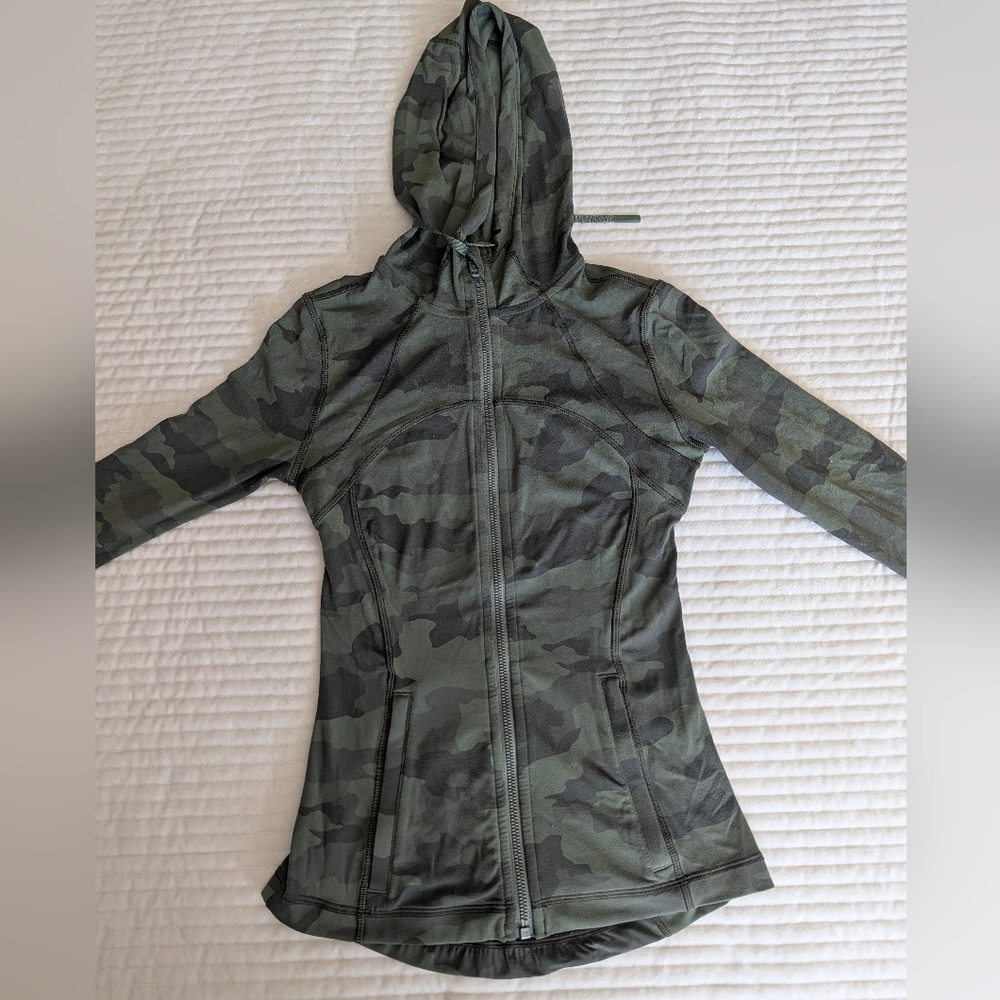 lululemon athletica Green Camouflage Define Hooded Jacket in Size 2